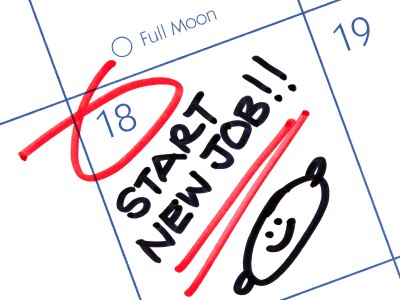 Calendrier avec le 18e encerclé indiquant « commencer un nouvel emploi !! »