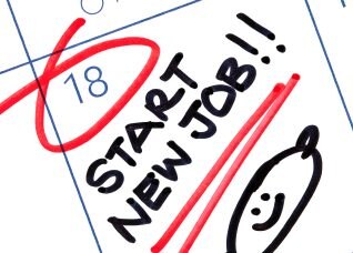 Calendrier avec le 18e encerclé indiquant « commencer un nouvel emploi !! »