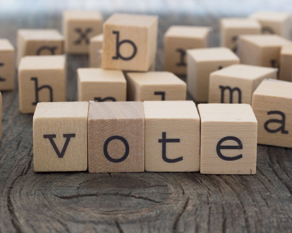 Blocs alphabétiques dont certains sont configurés pour écrire « vote »