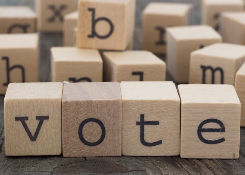 Blocs alphabétiques dont certains sont configurés pour écrire « vote »