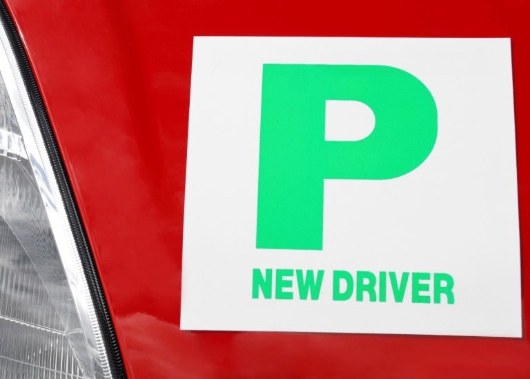 Autocollant « P Nouveau conducteur » sur les soins