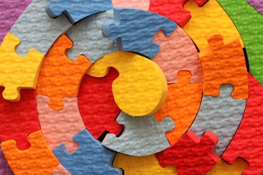 Pièces de puzzle en forme de spirale