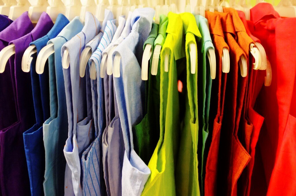 Chemisiers dans un assortiment de couleurs arc-en-ciel