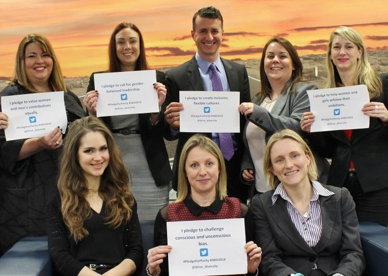 Femmes d’Enterprise détenant des certificats