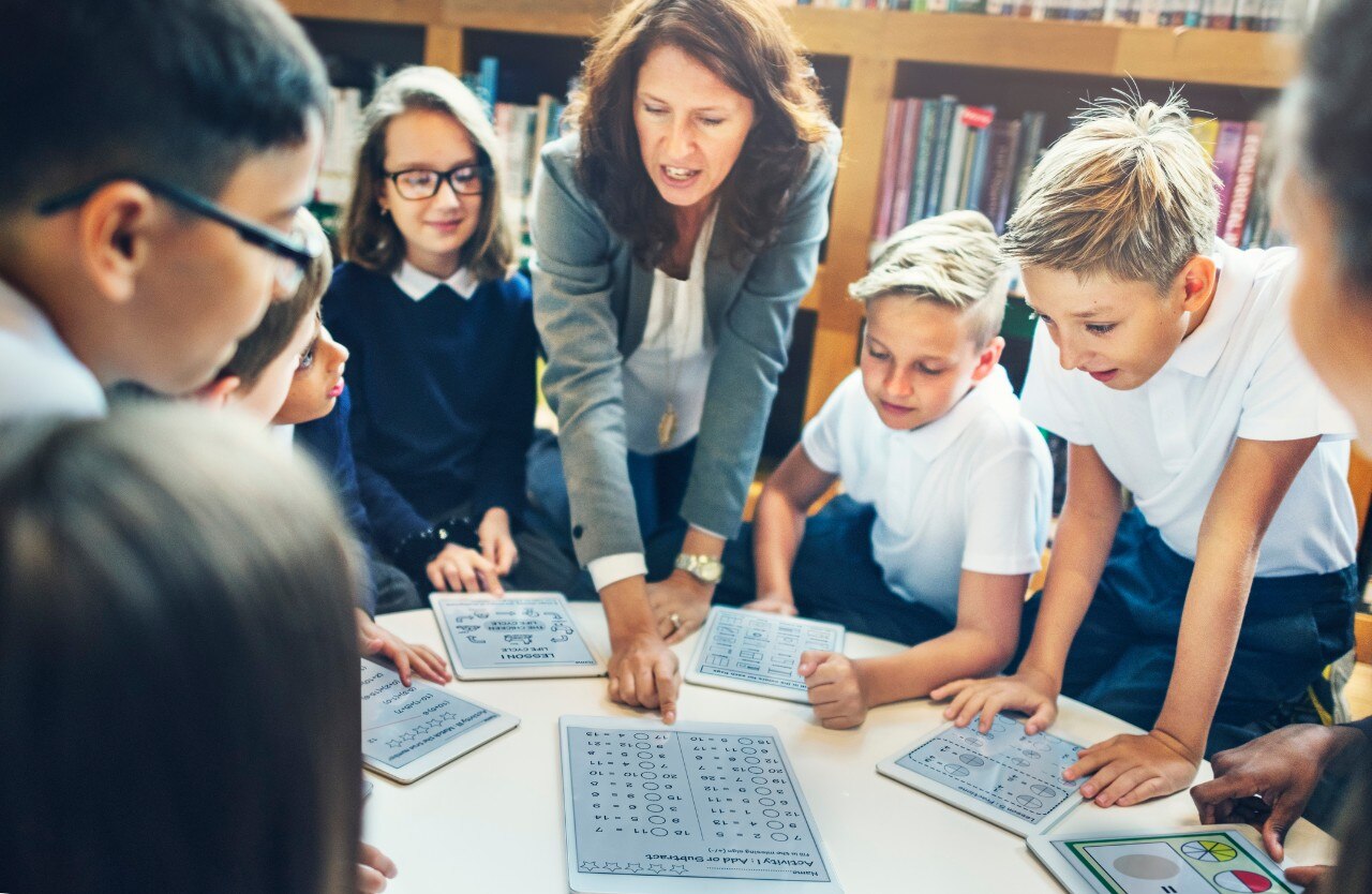 Enseignement étude Bibliothèque apprentissage concept de connaissances