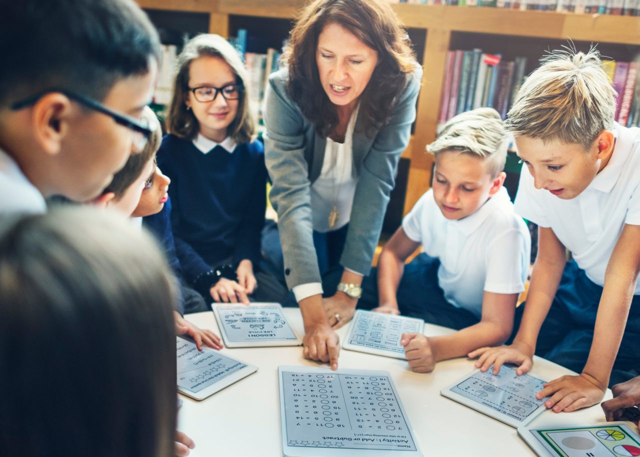Enseignement étude Bibliothèque apprentissage concept de connaissances