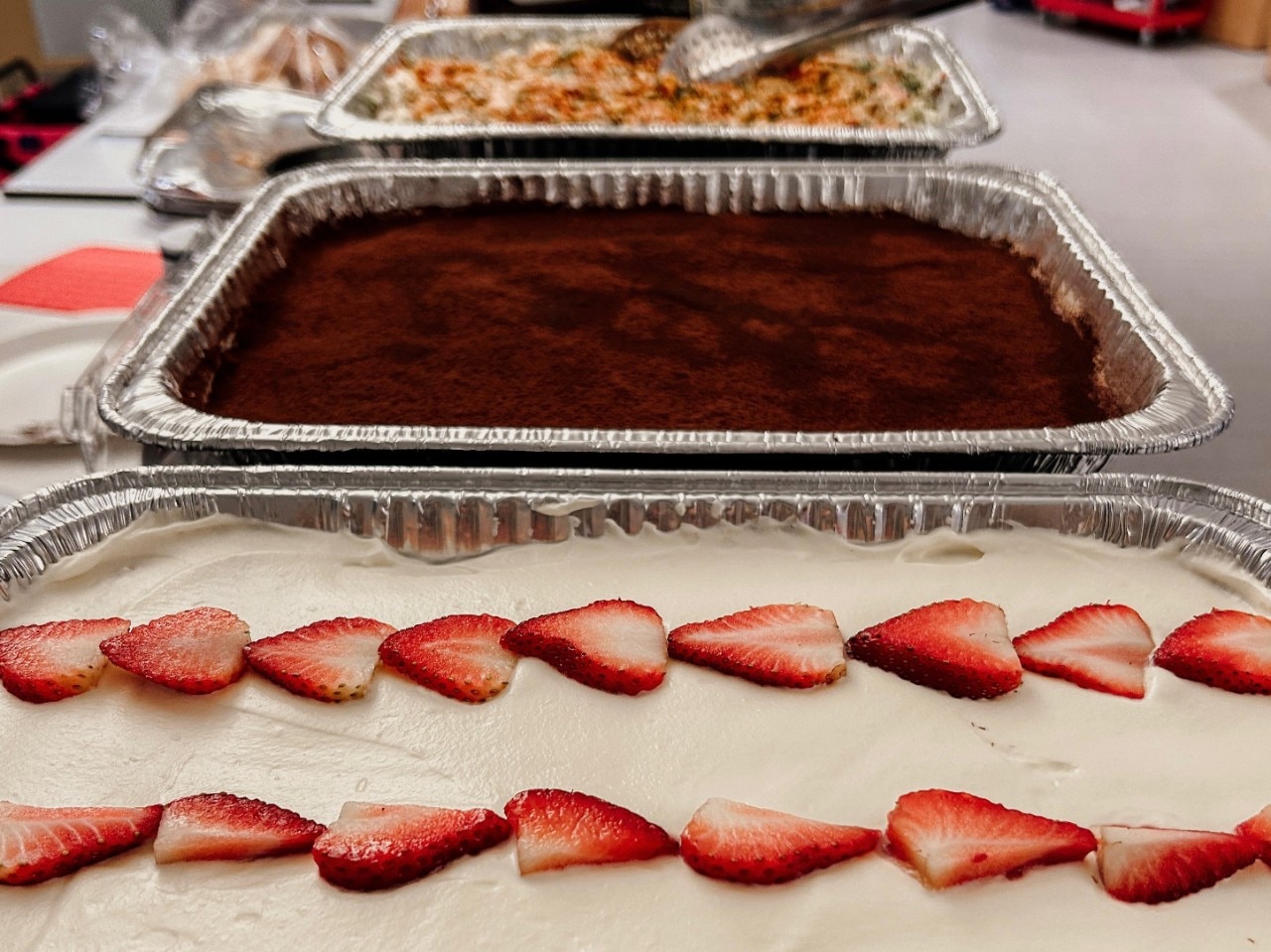 Trois desserts dans un plat