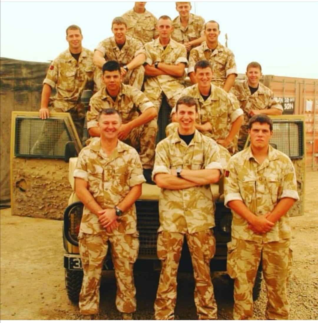 Scott Henderson avec d'autres membres des forces armées britanniques